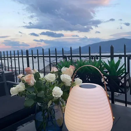 Moderne Med Stor Terrasse I Sentrum Lejlighed