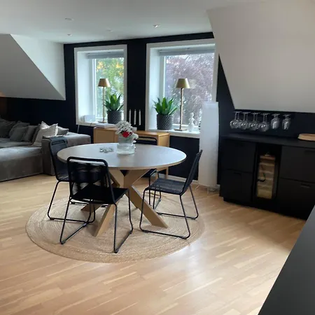 Moderne Med Stor Terrasse I Sentrum *