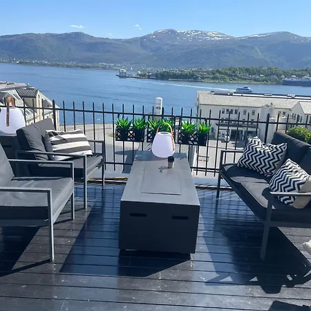 Moderne Med Stor Terrasse I Sentrum דירה
