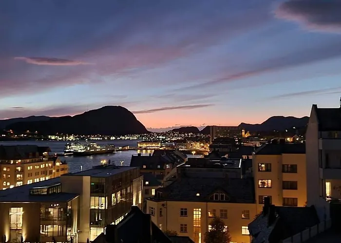 Moderne Med Stor Terrasse I Sentrum