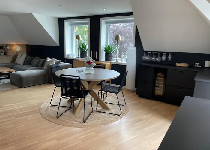 Moderne Med Stor Terrasse I Sentrum *