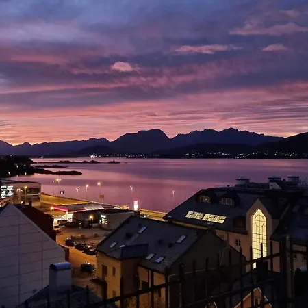 Moderne Med Stor Terrasse I Sentrum