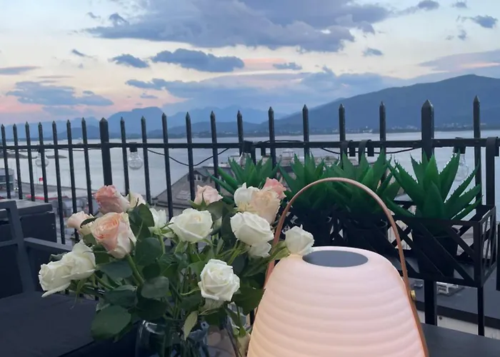 Moderne Med Stor Terrasse I Sentrum Lägenhet