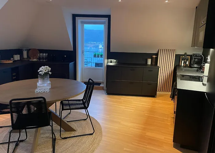 Moderne Med Stor Terrasse I Sentrum Lägenhet