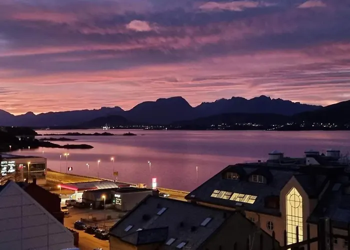 Moderne Med Stor Terrasse I Sentrum