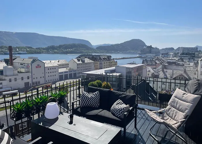 Moderne Med Stor Terrasse I Sentrum *